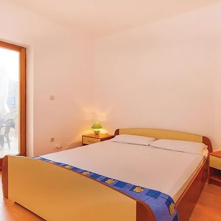 Apartment In 27037