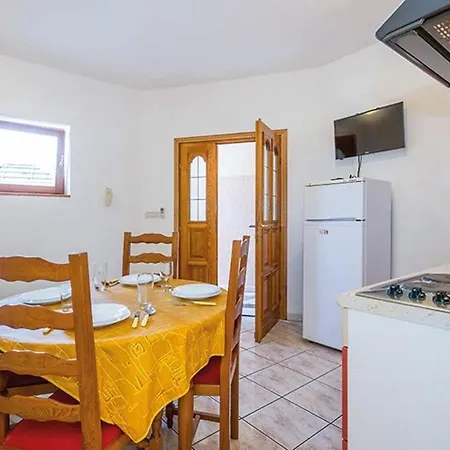 Apartment In 27037