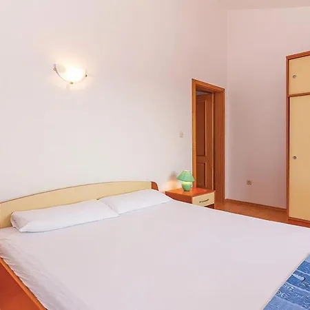 Apartment In 27037