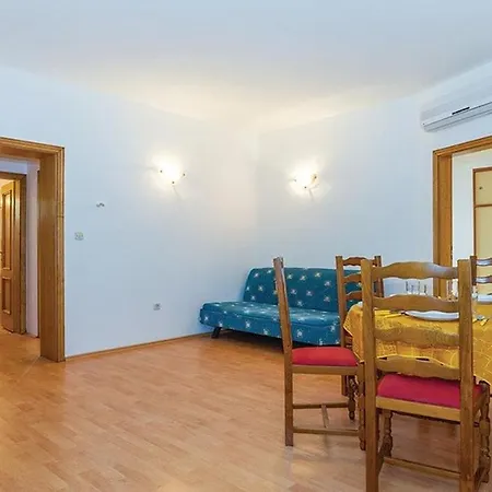 In 27037 Apartment *